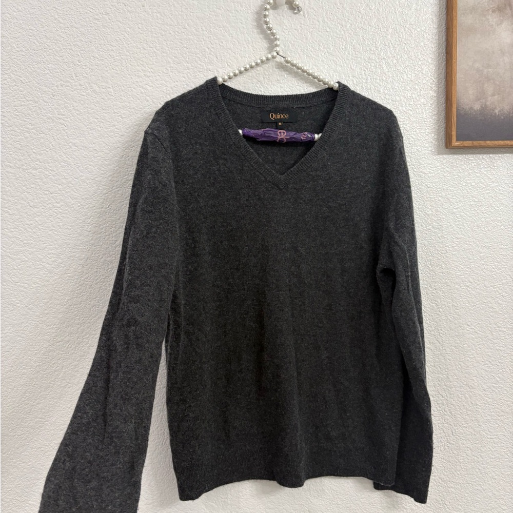 Quince Mens Medium Cashmere Vneck Sweater gray